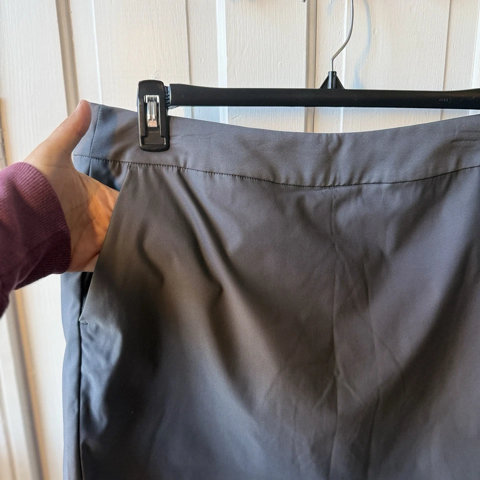 Falda corta de golf para mujer Nike Dri-Fit gris, talla 12, grande Foto 2 de 4