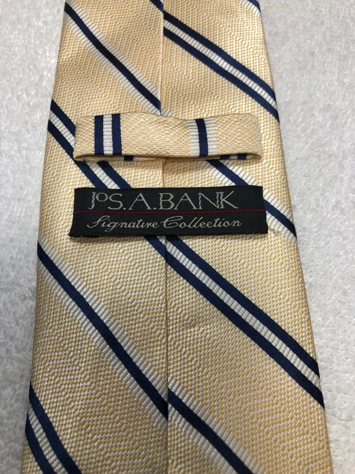 JOS A BANK CORBATA HOMBRE AMARILLA CON RAYAS AZUL MARINO BLANCO 3,75 X 61 Foto 4 de 4