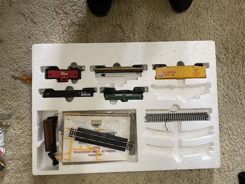 Walthers Trainline Deluxe HO Train Set 931-9 PENNSYLVANIA - Picture 7 of 22