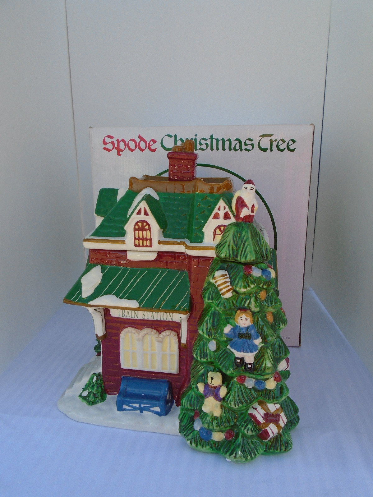 2002 SPODE CHRISTMAS TREE VILLAGE COLLECTION TRAIN STATION CERAMIC