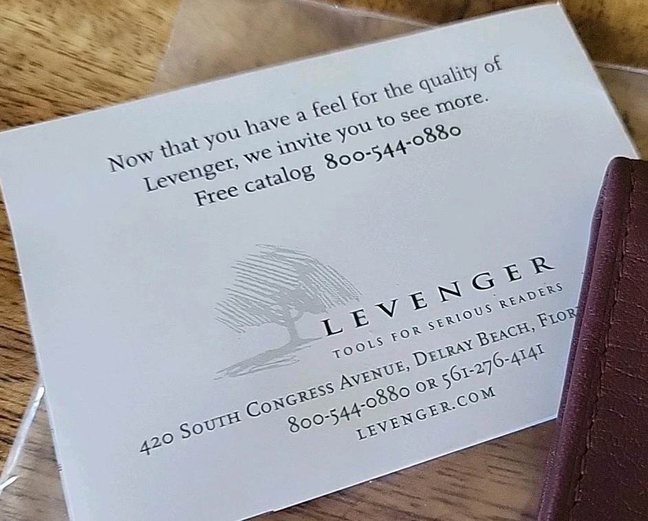 Nueva billetera de cuero granulado marrón Levenger Foto 2 de 4