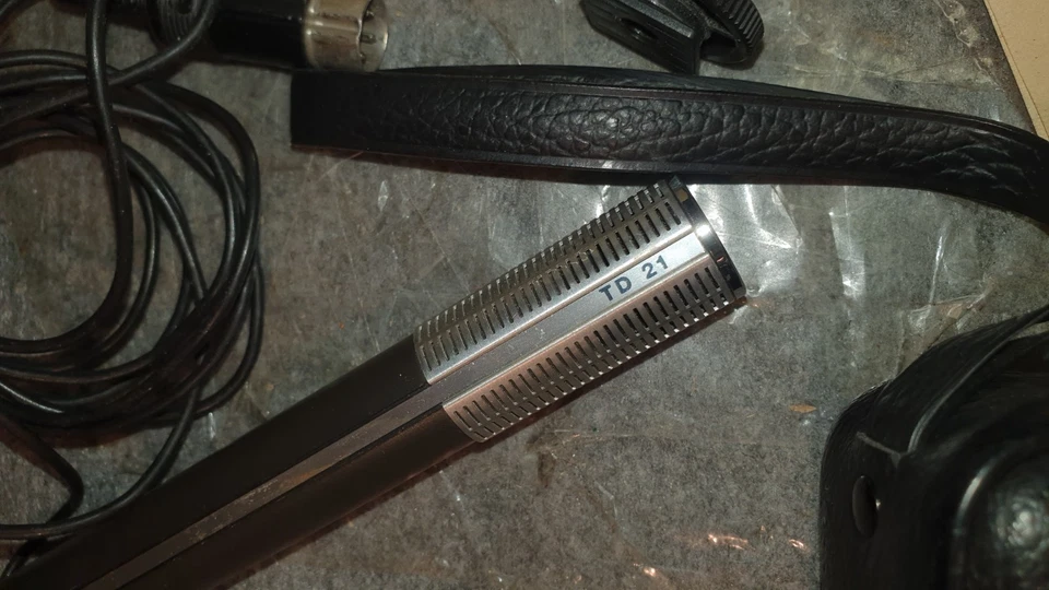 Konvolut Vintage Mikrofone zum Basteln -  tw mit Hülle Case  Telefunken usw   - Bild 3 von 4