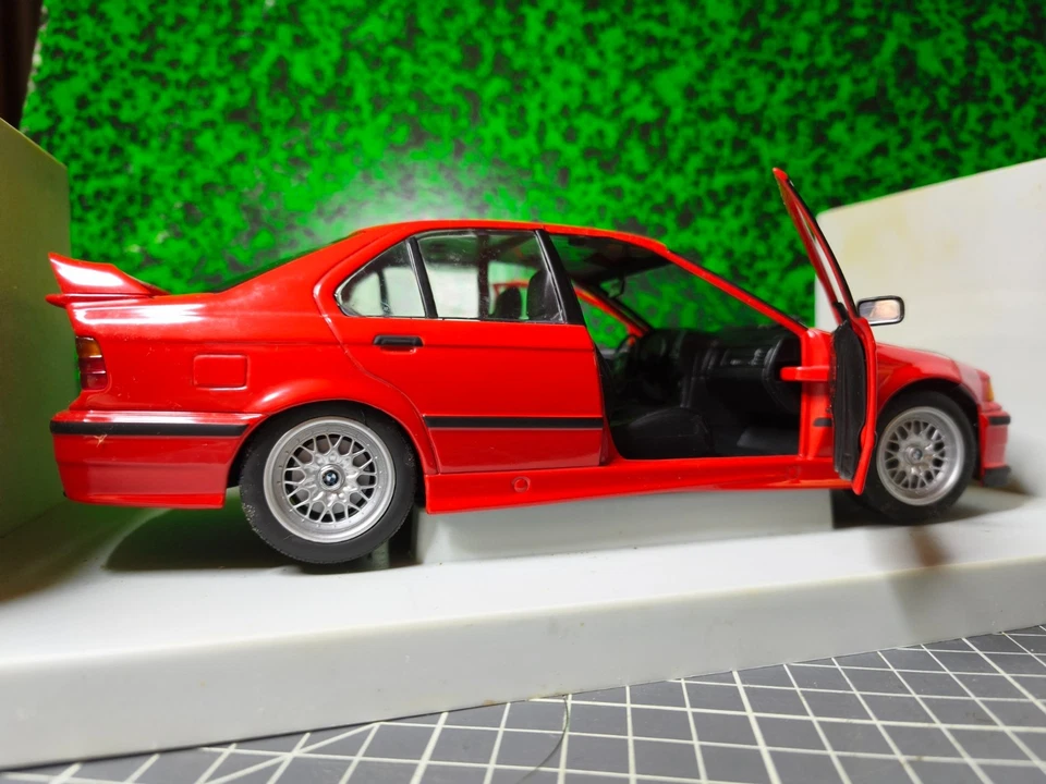 BMW Série 3 E36 318is rouge au 1/18 VT Models - Photo 2/4