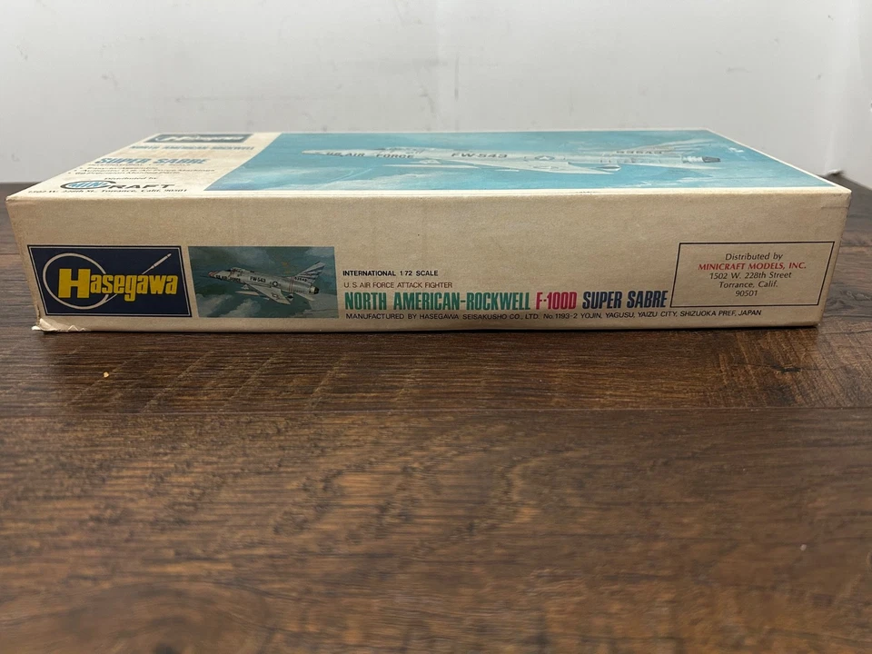 Hasegawa F-100D Super Sabre Military Airplane 1/72 Model Kit Complete - Image 2 of 4