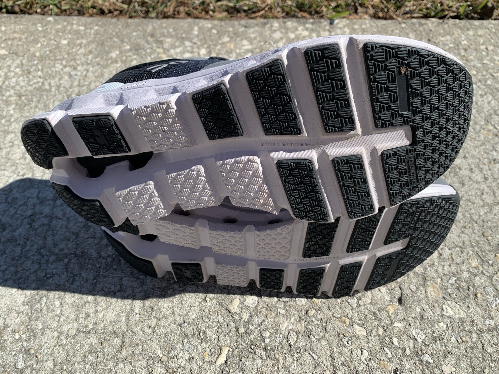 Size 7.5 - On Cloud Cloudrunner Eclipse Black Run… - image 11