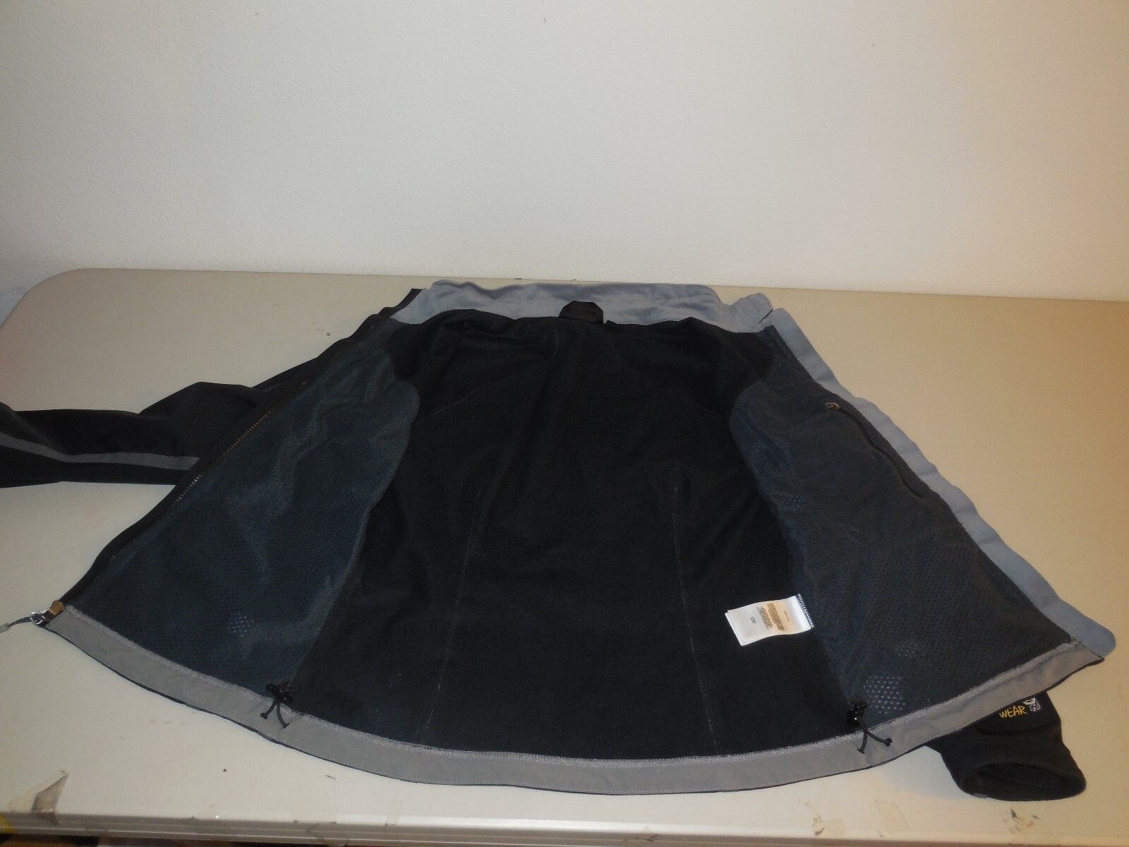 Mountain Hardwear Conduit Softshell Athletic Jack… - image 5