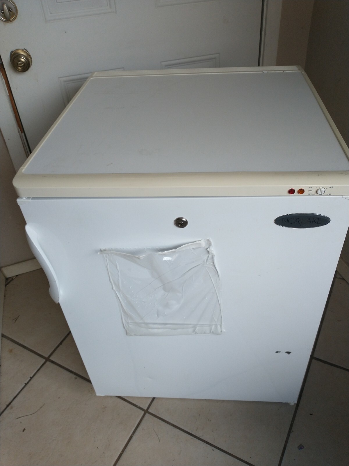 norlake-freezer-under-counter-top-new-open-box-some-scratches-and