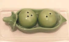 KATE ASPEN CERAMIC MINI TWO PEAS IN A POD FIGURAL SALT & PEPPER SHAKER SET BOXED