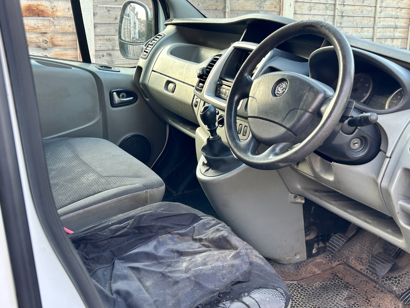 2011 Vauxhall Vivaro CDTI Van, MOT May 2024, Racked out, Starting issue