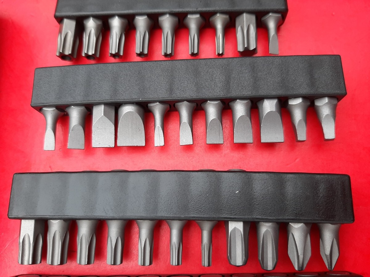 ぶんぶん⭐️ぶん NEW 61 Piece CRAFTSMAN Magnetic Hex 1/4