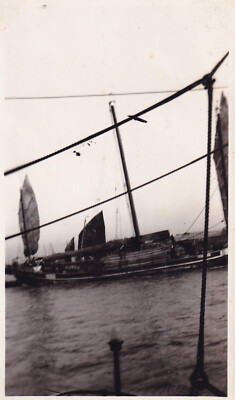 Vintage B/W 3 1/4in. x5 3/4in. photo China cargo sailing ships