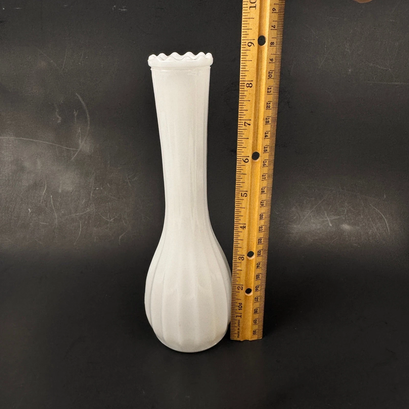 Vtg About 9in Tall White Milk Glass Fluted Bud Tabletop Vase Ribbed MCM Retro
Opens in a new window
