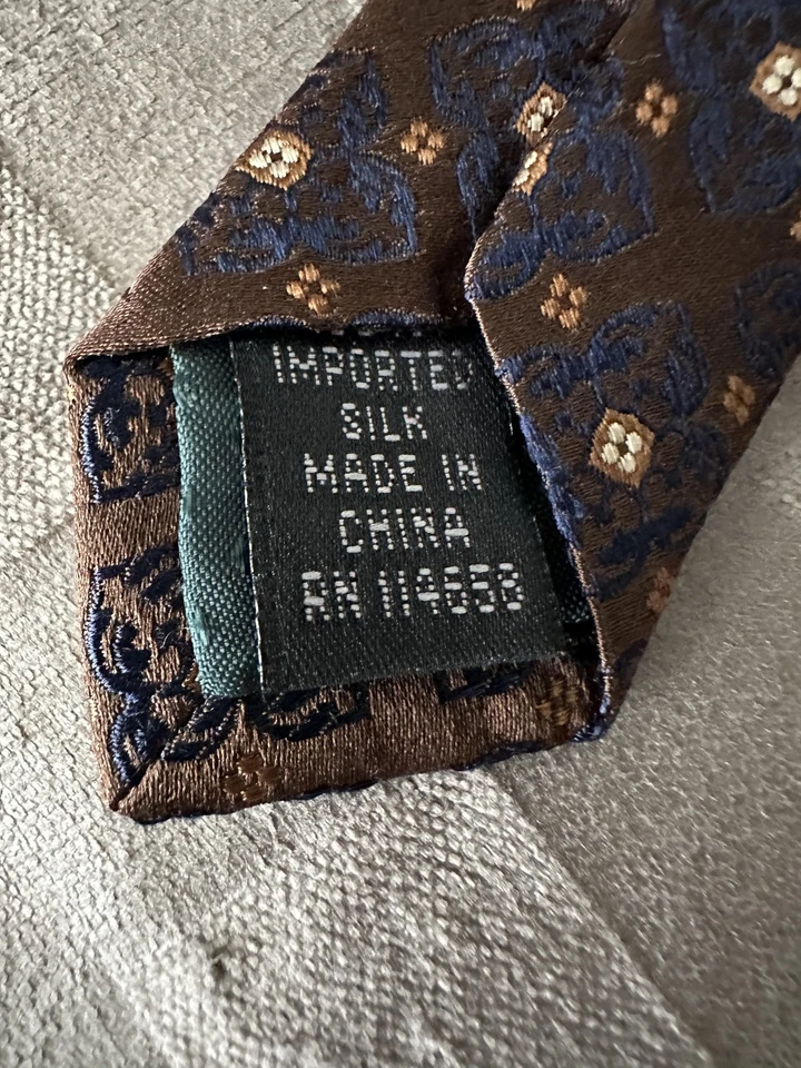 Corbata clásica Canterbury para hombre marrón azul seda medallón patrón geométrico Foto 4 de 4