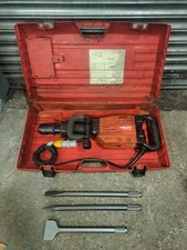 HILTI TE905-AVR BREAKER/DEMOLITION HAMMER 110v (c/w x3 New Chisels & Carry Case)
