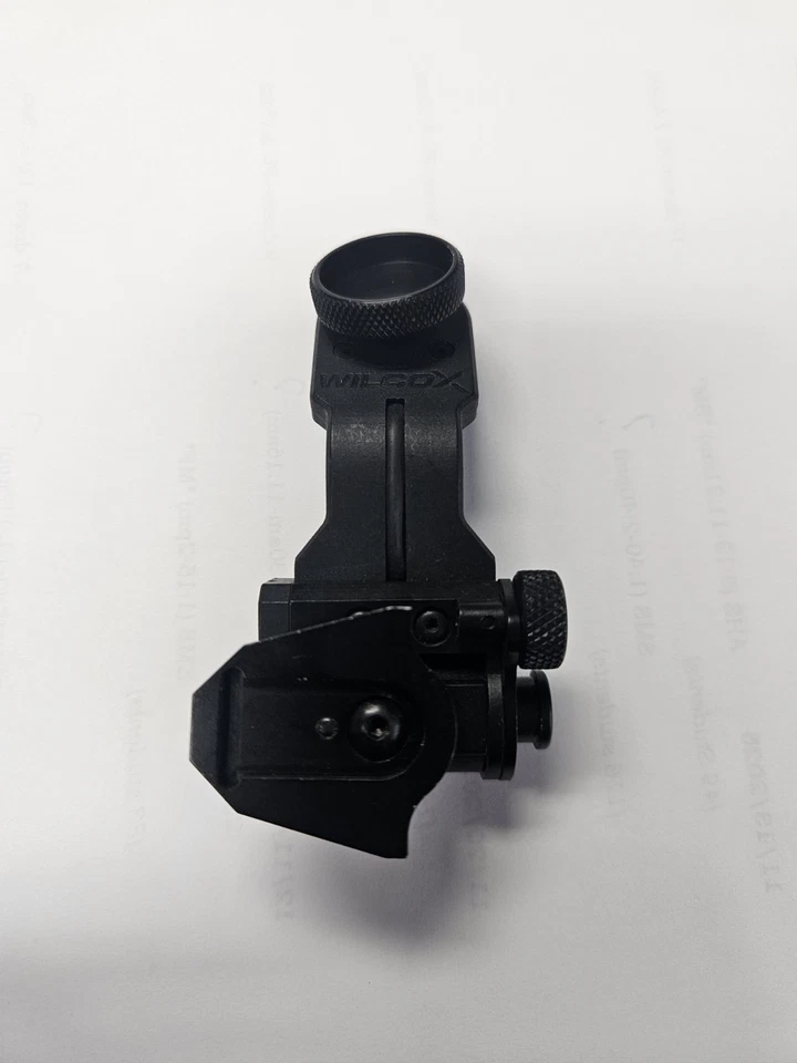 WILCOX J ARM NVG VISIÓN NOCTURNA MONTAJE COLA DE MILANO AN/PVS-14 26300G01 BRAZO EN J Foto 2 de 4