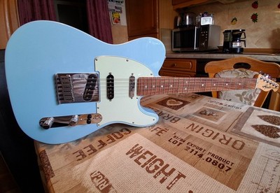 Verkaufe hier eine Fender Telecaster Nashville in Daphne Blue mit Gigbag