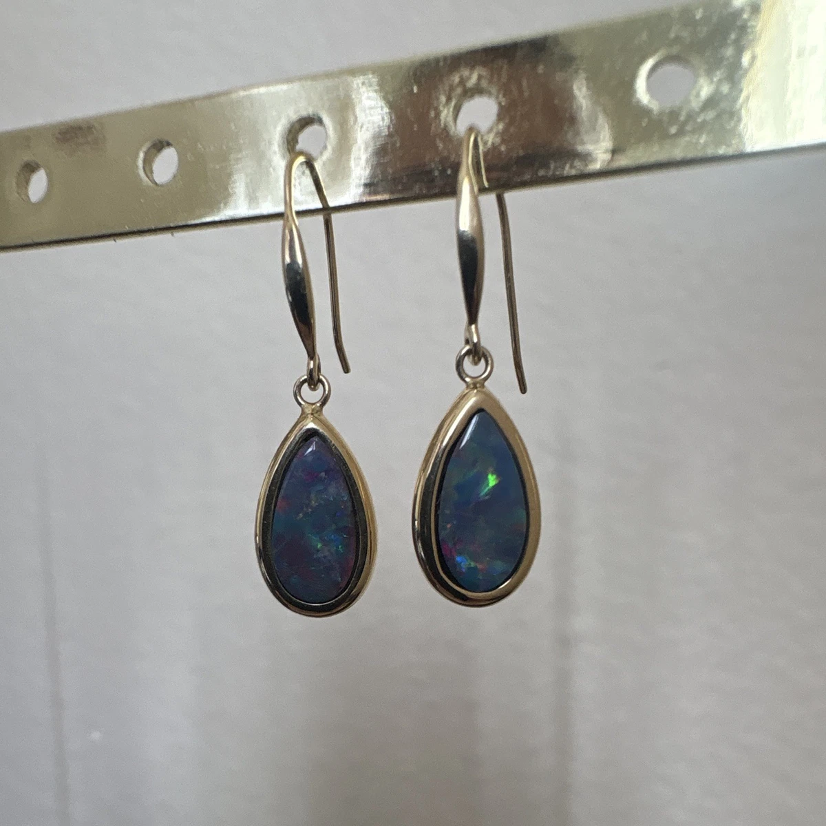 Vintage Gold Earrings … Natural Australian opals