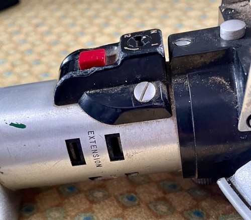 graflex 3 Zellen Blitzgriff mit Stativ und Retro Vinyl Tragetasche Vektorbaugruppe - Bild 8 von 24