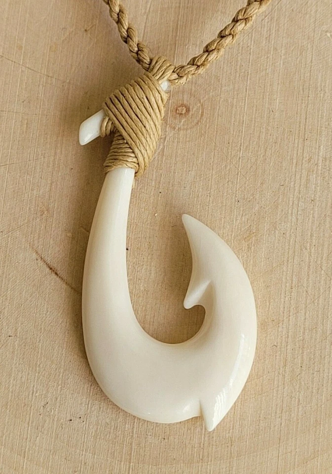 Gargantilla colgante de gancho de pez de hueso de búfalo hawaiano de 2" ajustable Foto 2 de 4