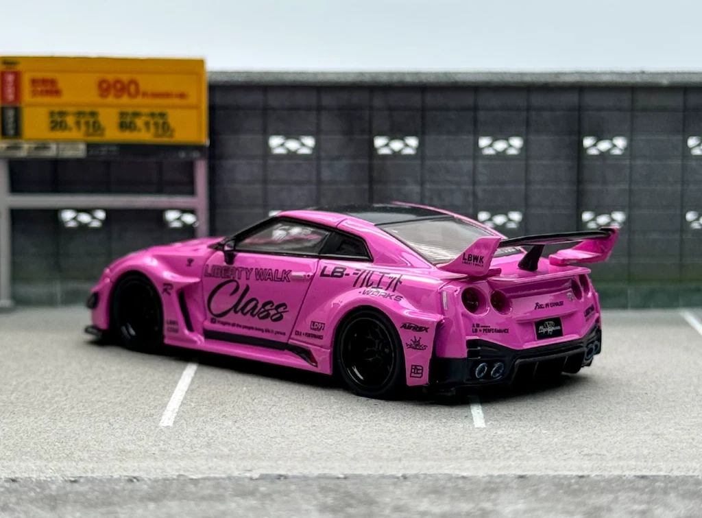 CM 1:64 JDM Pink LBWK GTR R35 35GT-RR Sports Model Diecast CM 1:64 JDM Pink LBWK GTR R35 35GT-RR Sports Model Diecast