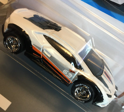 Hot Wheels 1/5 Lamborghini Huracan Sterrato CUSTOM Super Real Riders Wheel Swap