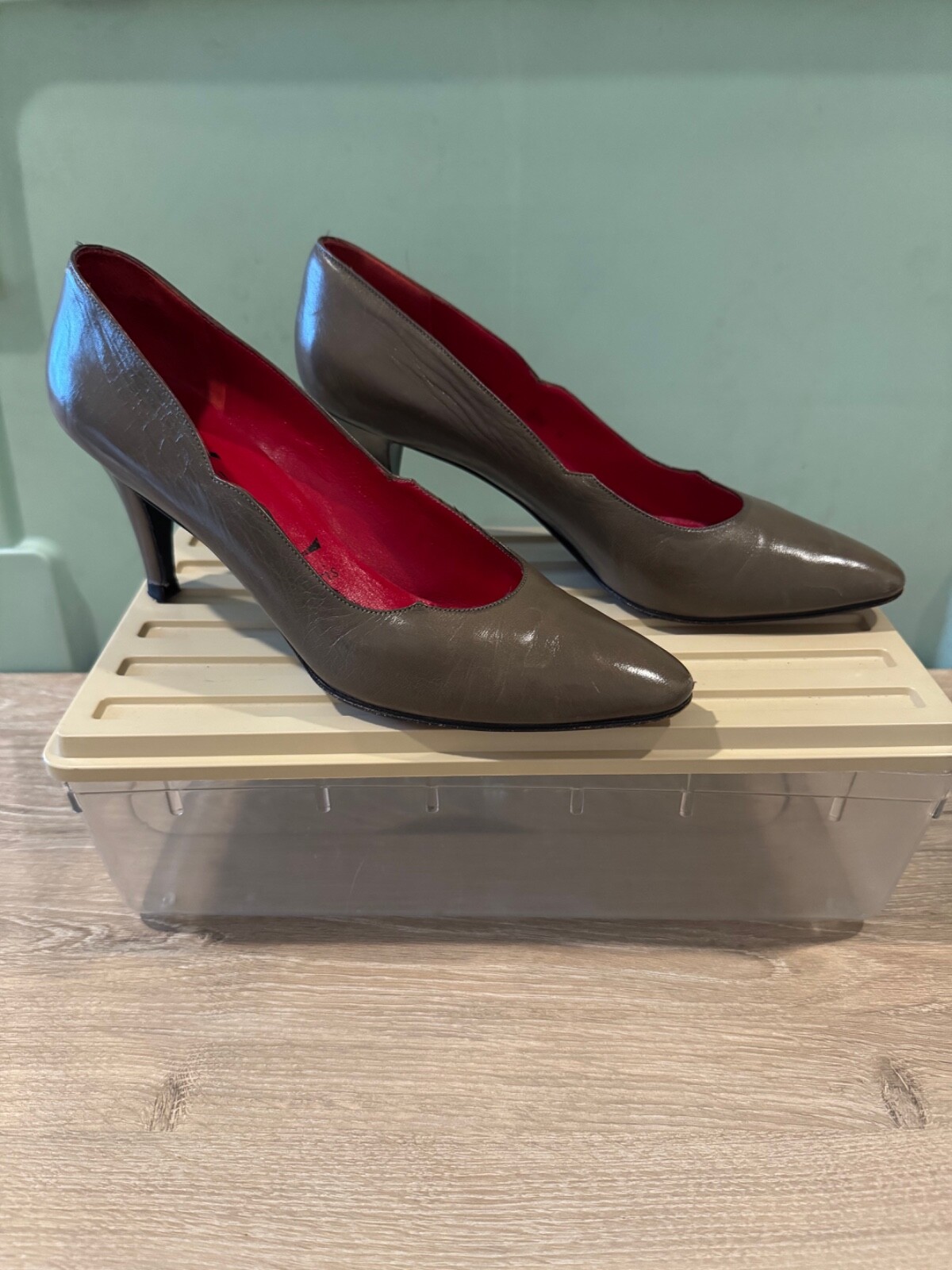 Tacchi a pompa vintage Yves Saint Laurent YSL grigio talpa in pelle misura 8 5