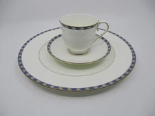 LENOX CASEY DINNER PLATE & CUP & SAUCER      0804F