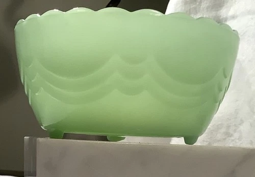 Jadite Anchor Hocking Scalloped Footed Bulb Bowl Exc. Cond. authentic vintage 5"