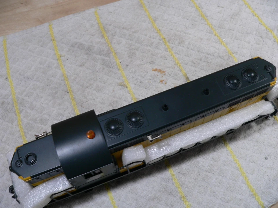 Lionel O-gauge 6-28517, GP-7 locomotive, C&NW, Railsounds,  TESTED - Image 2 of 4