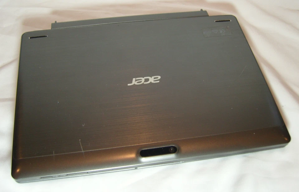 ACER Switch One 10 SW1-011 W11 32GB 2GB Bluetooth Touchscreen Tablet - Image 2 of 4