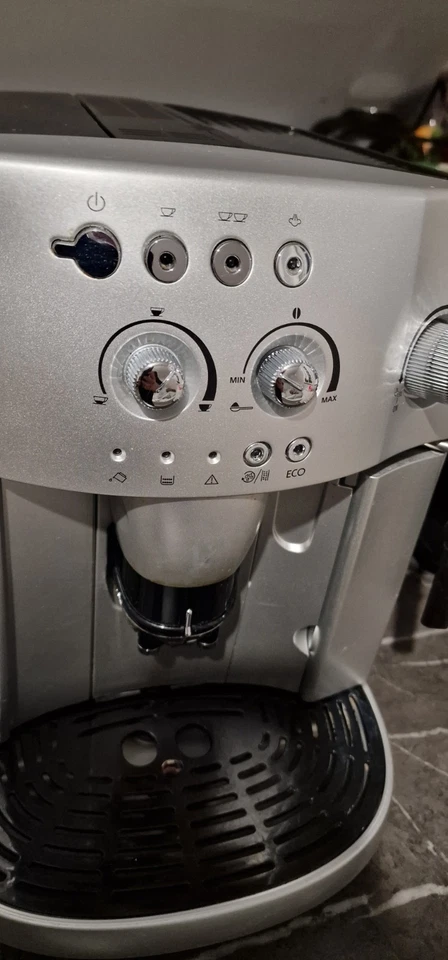 De'Longhi Magnifica ESAM4200.S, photo 3 of 5