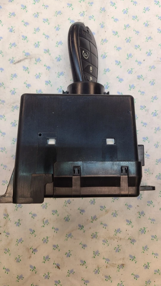 08-11 Journey /Town & Country Ignition Switch Key Receiver W/ Key 68066727 - Image 4 of 4