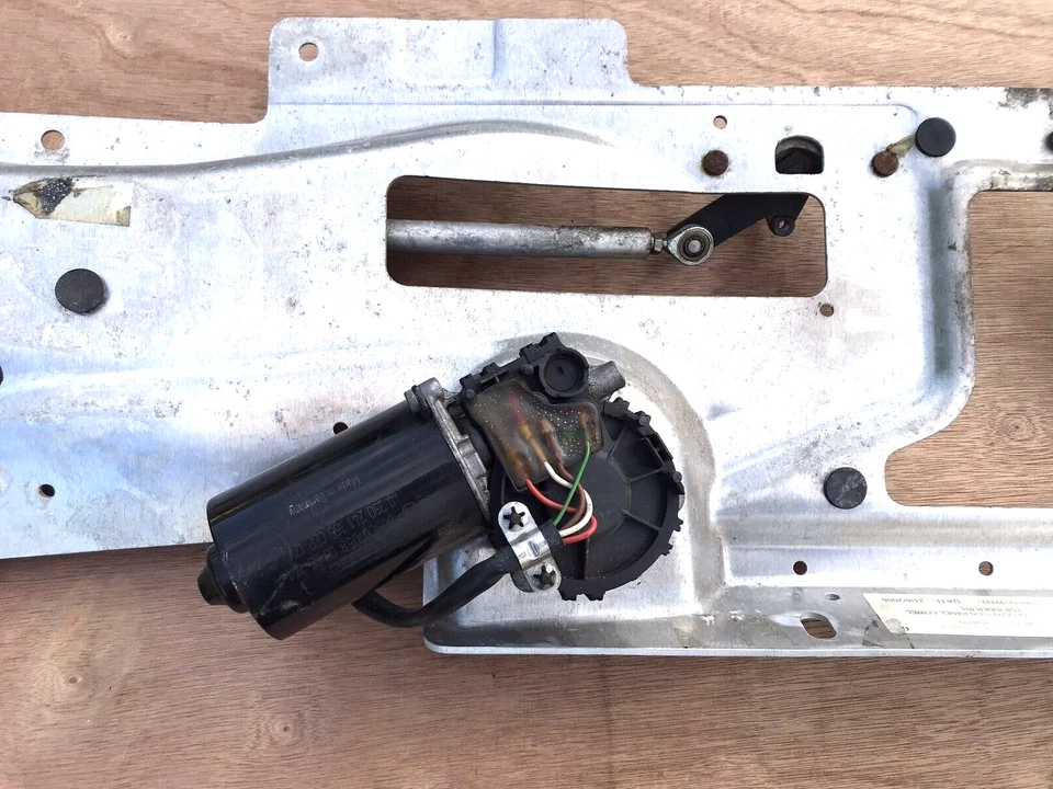 ASTON MARTIN DB9 WIPER ASSEMBLY Convertible WIPER MOTOR & LINKAGE 4G4317504DF - Image 4 of 4