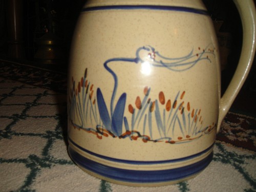 Jarra de cerámica de gres con tapa lados pintados con flores color beige vintage - Imagen 10 de 12
