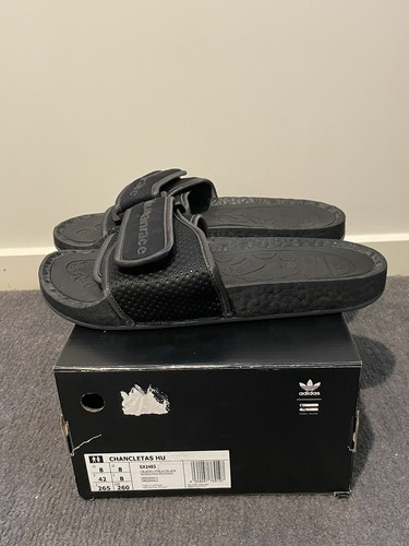 human race chancletas