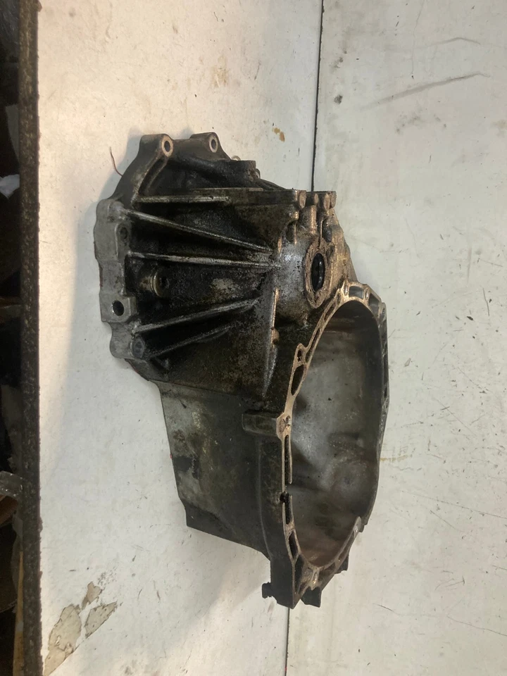 2000-05 Toyota Celica GT GTS Automatic Transmission Trans Axle Bell Housing Case - Image 4 of 4