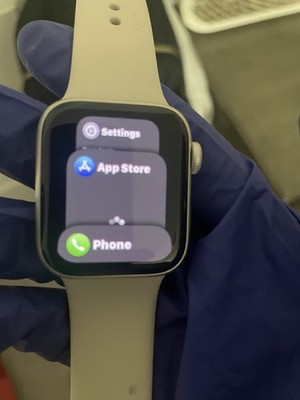 Apple Watch SE (2022) 40mm Starlight Aluminum Case with Sport Band, M/L (GPS...