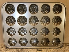 Nordic Ware Four Flowers Petits Fours Pan Makes 20 Flowers 2 Cups Made In USA