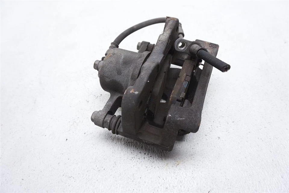 Pinza de freno delantero derecho pasajero Toyota Prius 2012-2017 C 47730-52280 Foto 2 de 3