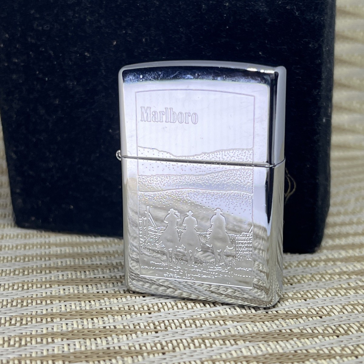 zippo vintage Marlboro lighter - three cowboys on horseback, rare