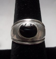 VINTAGE - MEN'S - STERLING SILVER - BLACK ONYX RING - SIZE 9