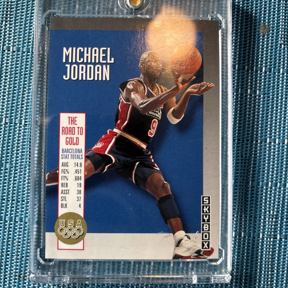 Baloncesto Michael Jordan EE. UU. Bogdan Bogdanovic 2/20 y Gail Goodrich automático Foto 3 de 4