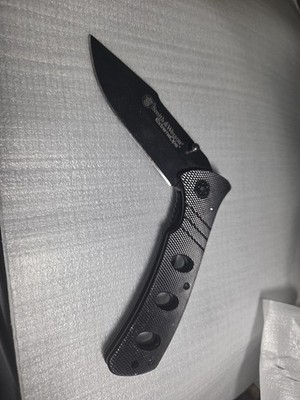 Smith & Wesson Extreme Ops SWA6 Plain Blade Pocket Knife - Black 