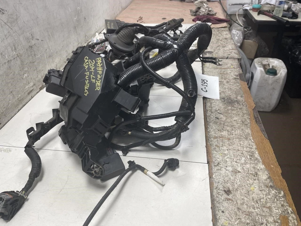 Nissan Pathfinder 2014 3,5 L sala de motores arnés de cableado OEM Foto 2 de 4