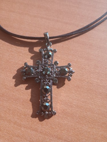 Vintage Y2K Corded Silverstone Cross Pendant Necklace With Black Red Stones - Picture 5 of 5