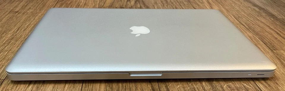 17" Apple MacBook Pro 2.66GHz Intel Core 2 Duo, 4GB RAM, 256GB SSD, matte screen - Image 4 of 4