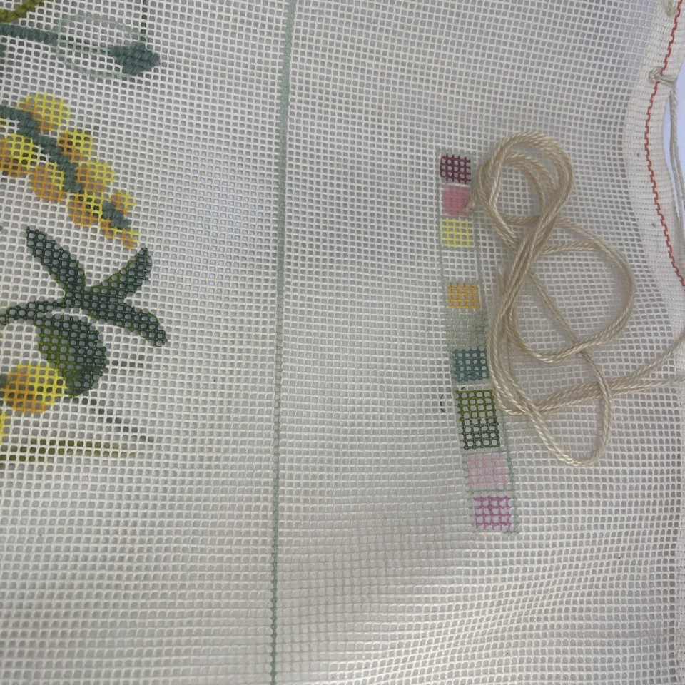 Vintage Needlepoint Waratah & Wattle Australian Flower Canvas 30cm Sq - Started - Image 2 of 4