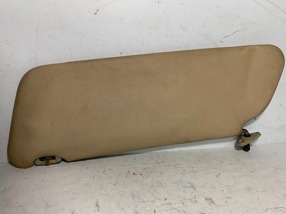 1965 - 1968 Mercedes 200 200D Right Passenger Sun Visor Vinyl w/ Mirror TAN OEM Foto 2 de 4