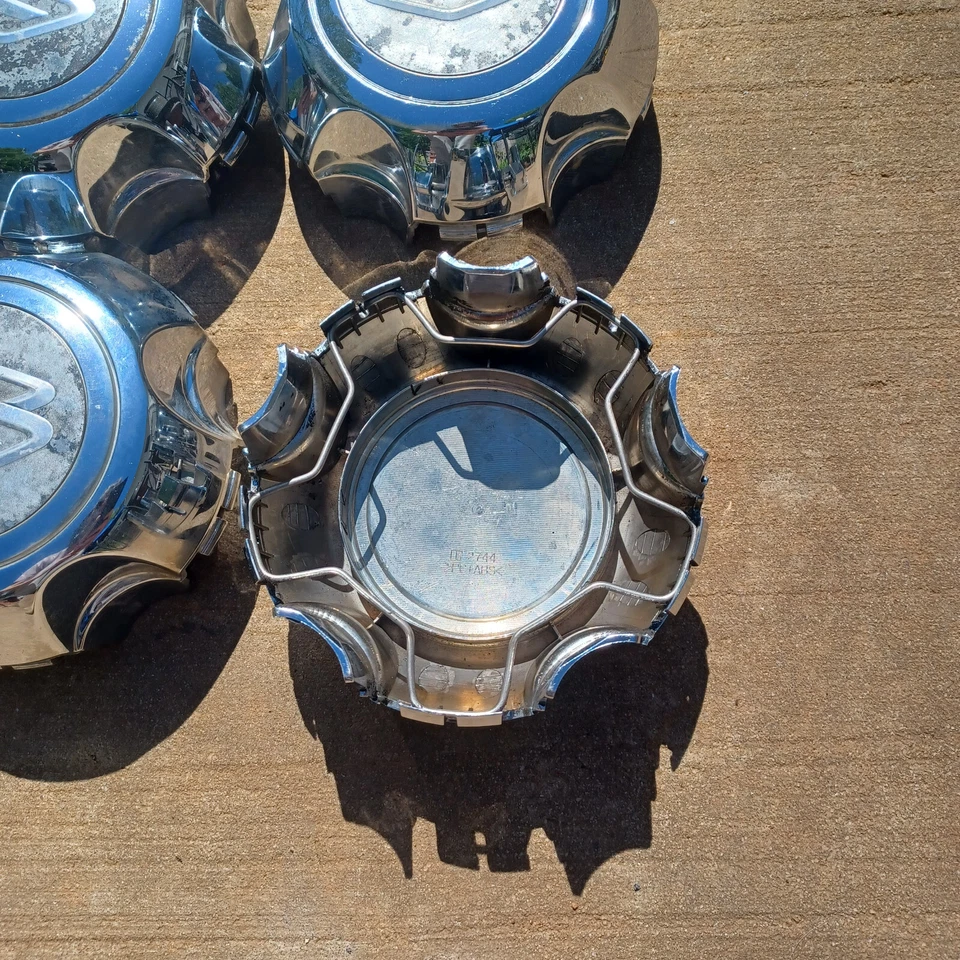 Juego de 4 tapas centrales Suzuki Grand Vitara, 2004-2006 número de pieza 2744 Foto 3 de 3