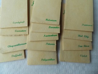 Paquete de cigarrillos KENSITAS vintage con 13 tarjetas de flores de seda